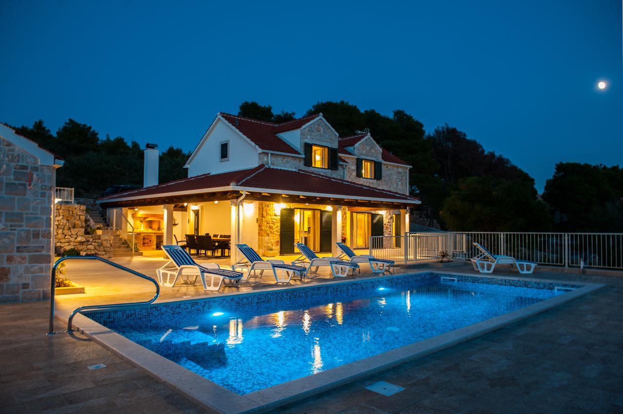 Luxury Villa Kate On Sea With Heated Pool Milna  Exterior foto