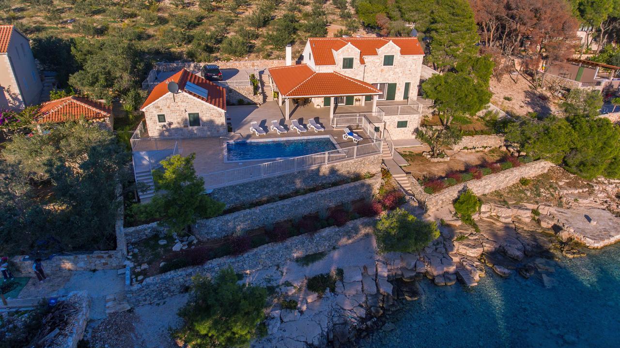 Luxury Villa Kate On Sea With Heated Pool Milna  Exterior foto