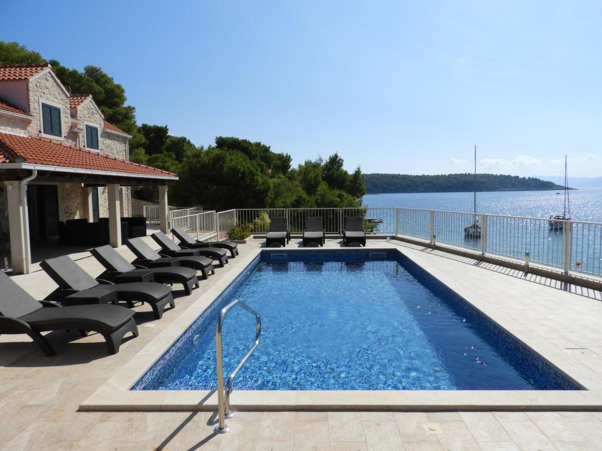 Luxury Villa Kate On Sea With Heated Pool Milna  Exterior foto