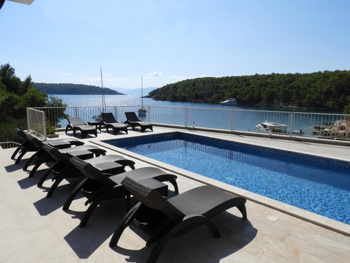 Luxury Villa Kate On Sea With Heated Pool Milna  Exterior foto