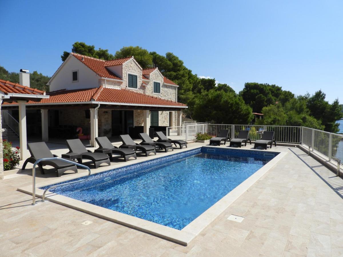 Luxury Villa Kate On Sea With Heated Pool Milna  Exterior foto